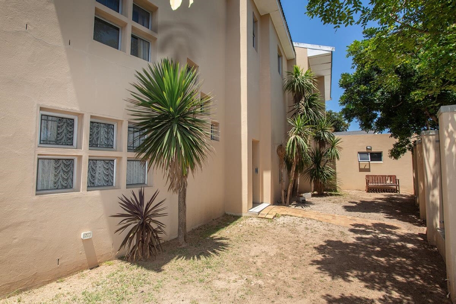 6 Bedroom Property for Sale in Vredekloof Heights Western Cape